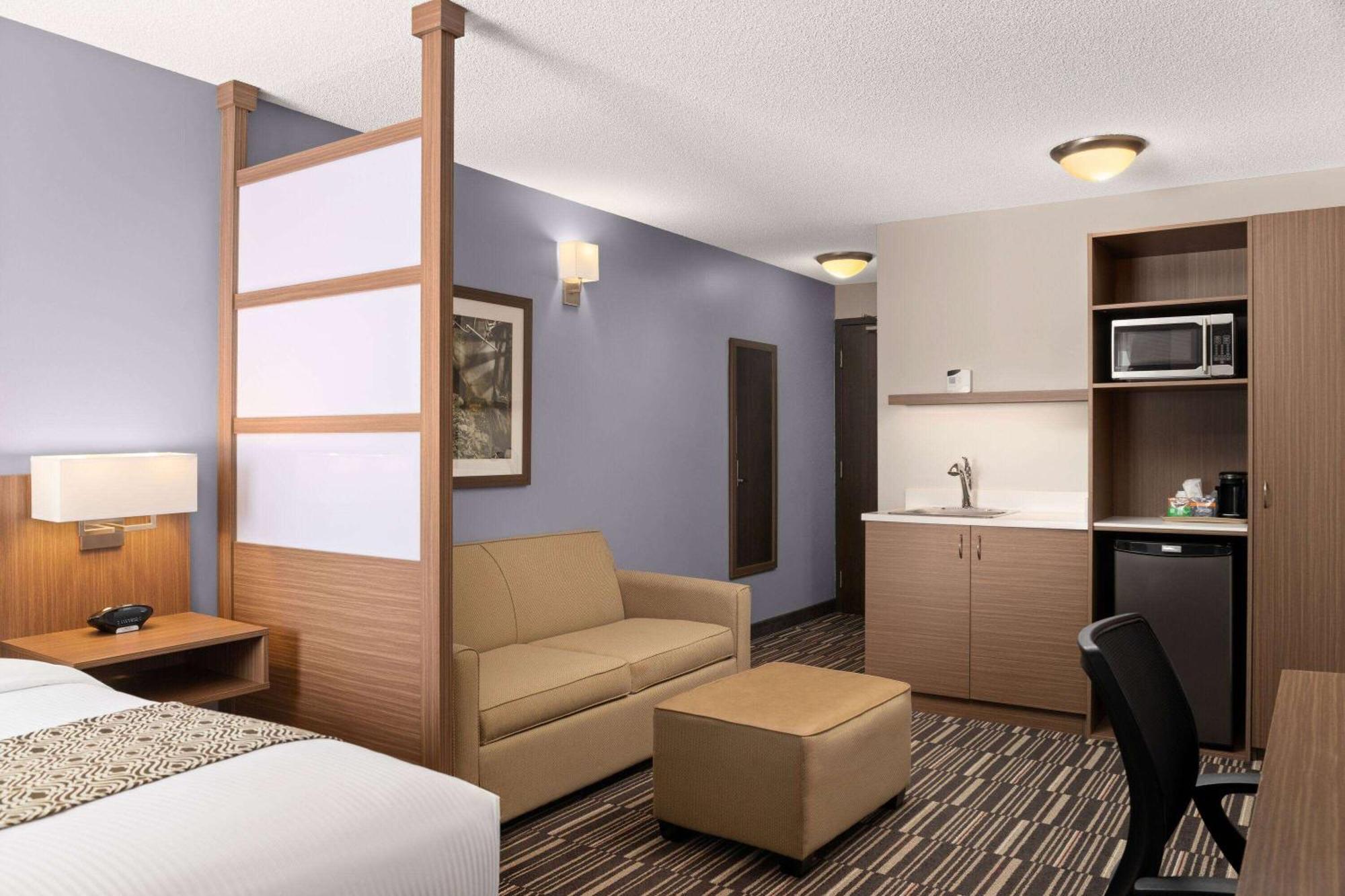 Microtel Inn & Suites By Wyndham Kirkland Lake Экстерьер фото