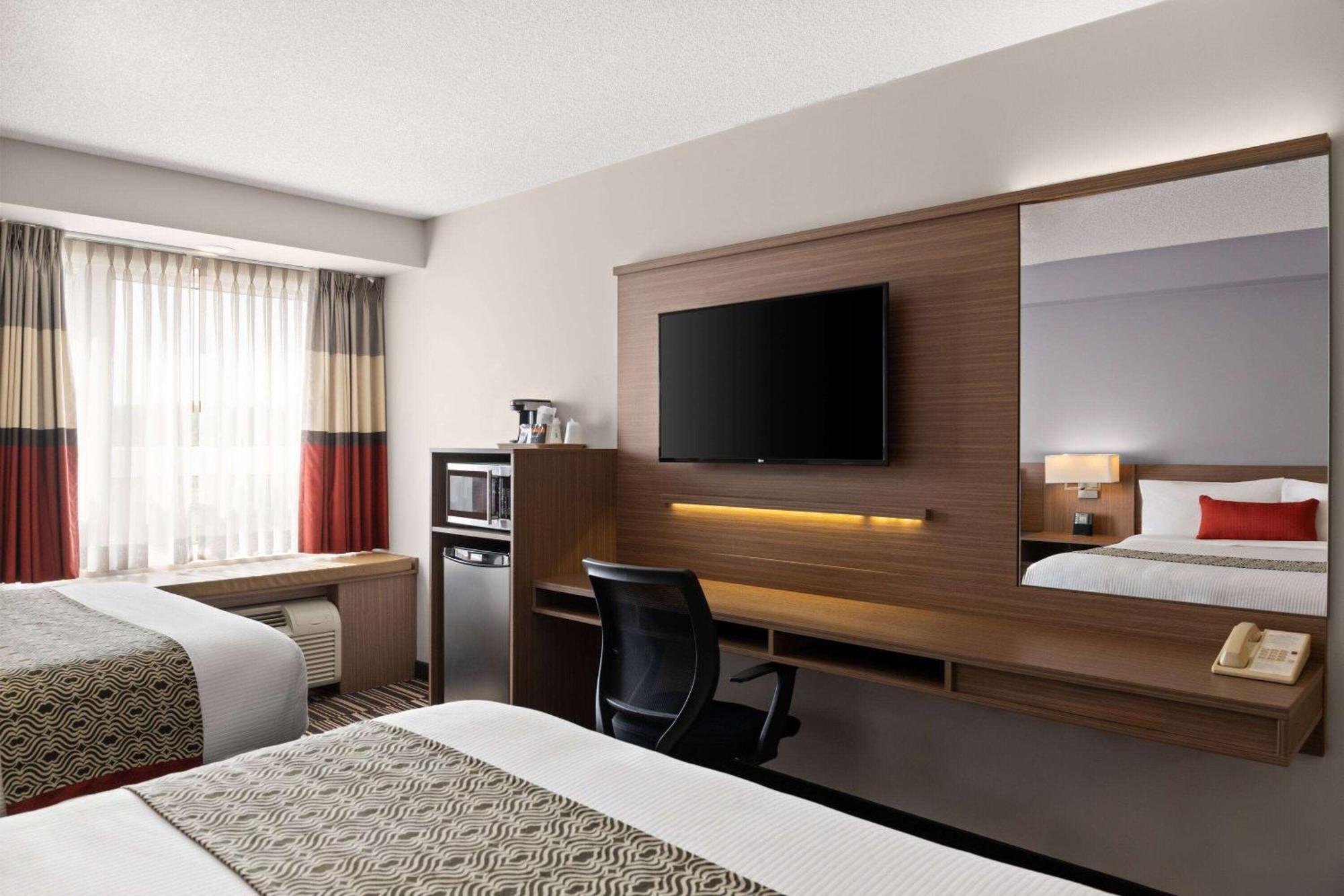 Microtel Inn & Suites By Wyndham Kirkland Lake Экстерьер фото