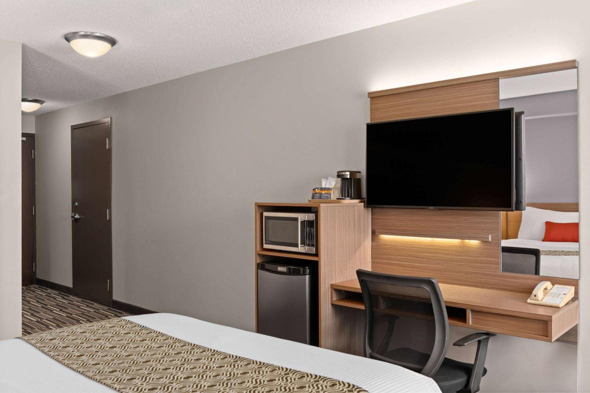 Microtel Inn & Suites By Wyndham Kirkland Lake Экстерьер фото