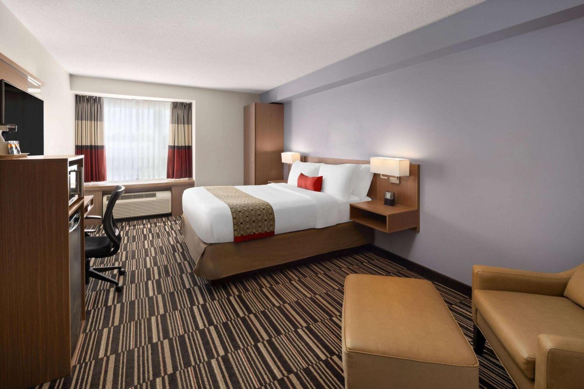 Microtel Inn & Suites By Wyndham Kirkland Lake Экстерьер фото