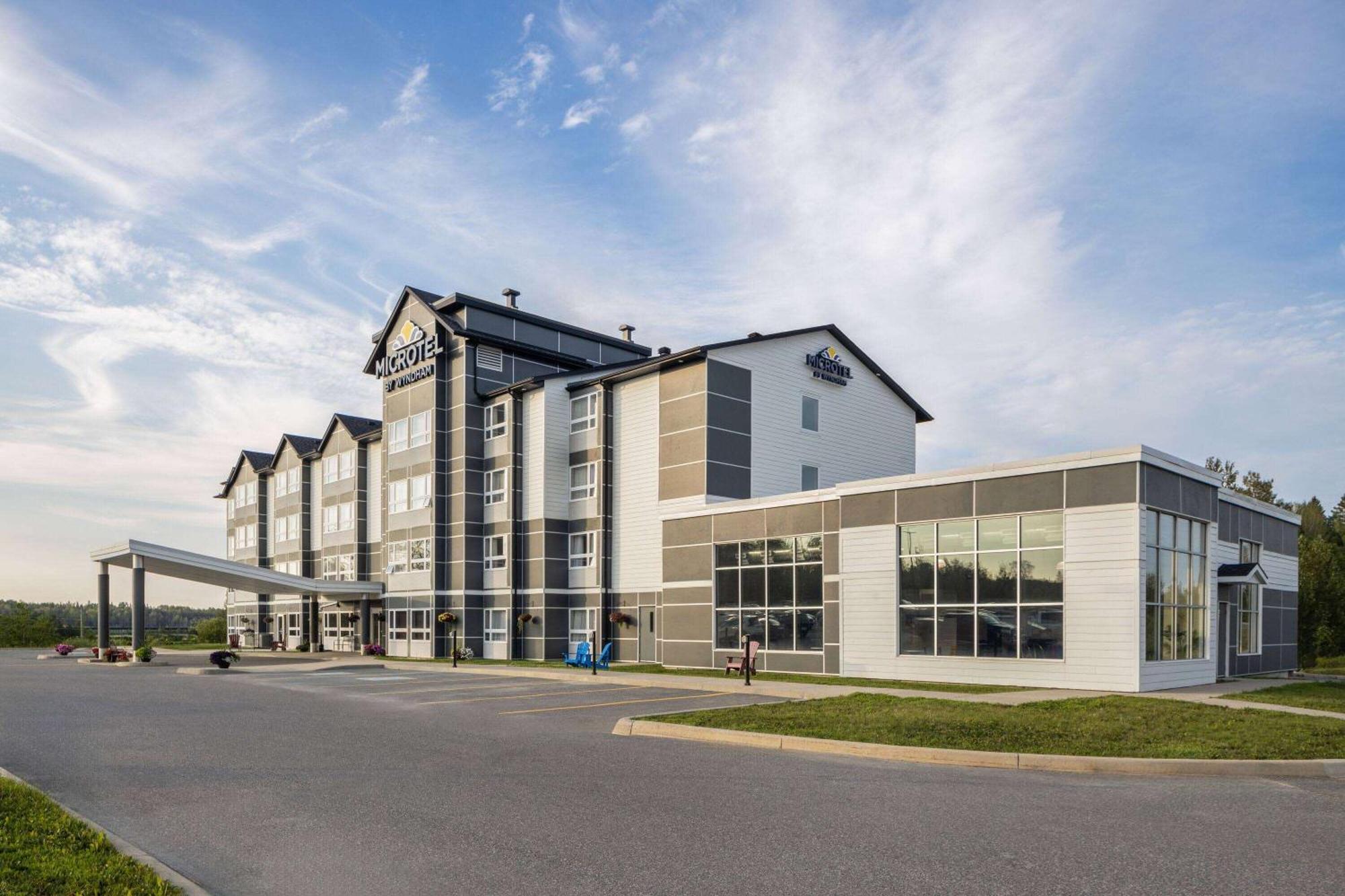 Microtel Inn & Suites By Wyndham Kirkland Lake Экстерьер фото