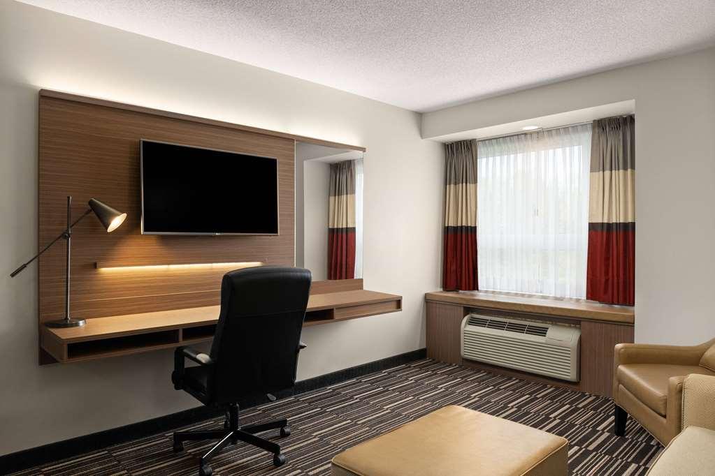 Microtel Inn & Suites By Wyndham Kirkland Lake Номер фото