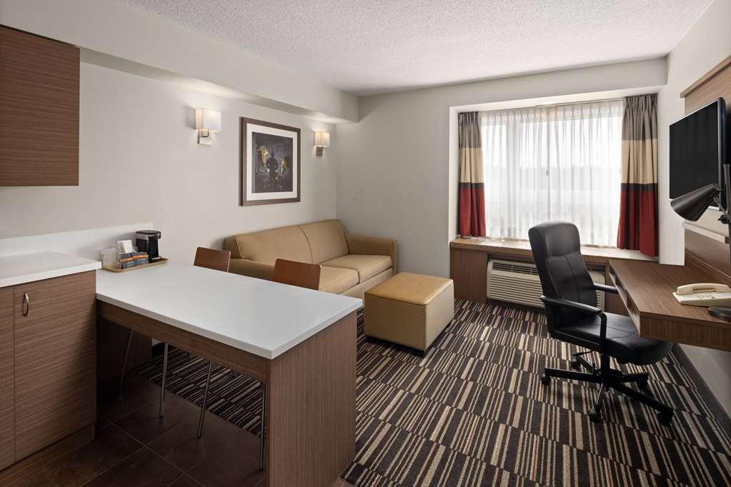 Microtel Inn & Suites By Wyndham Kirkland Lake Номер фото