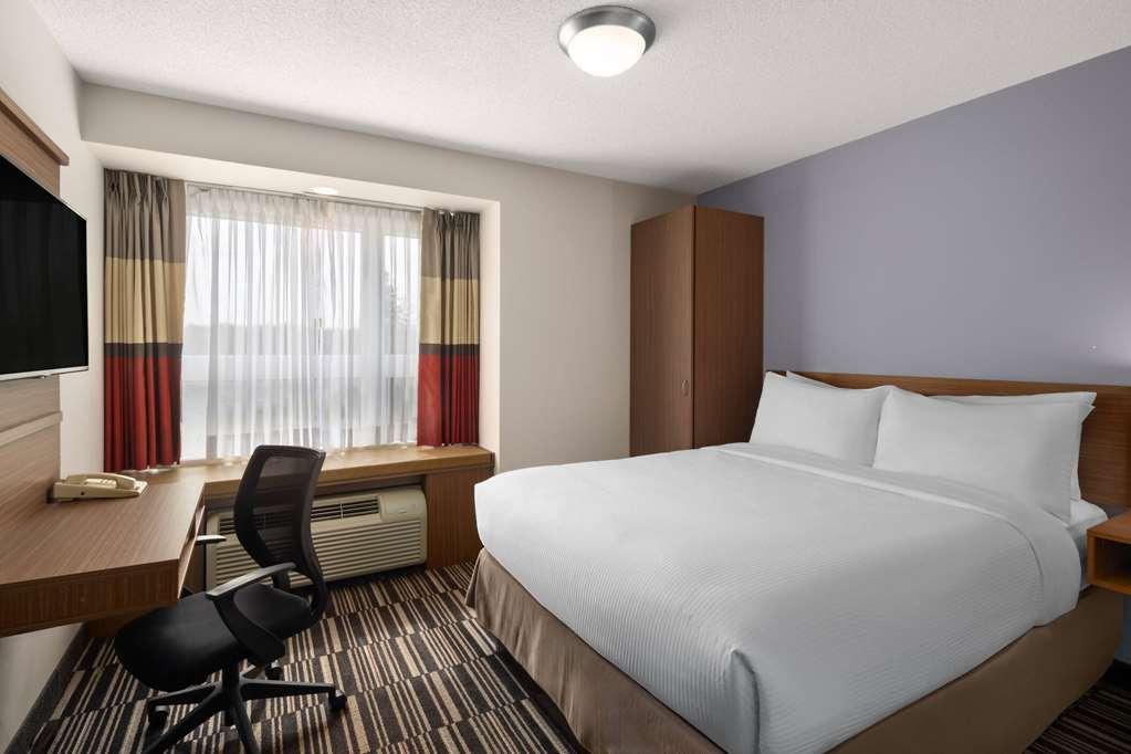 Microtel Inn & Suites By Wyndham Kirkland Lake Номер фото
