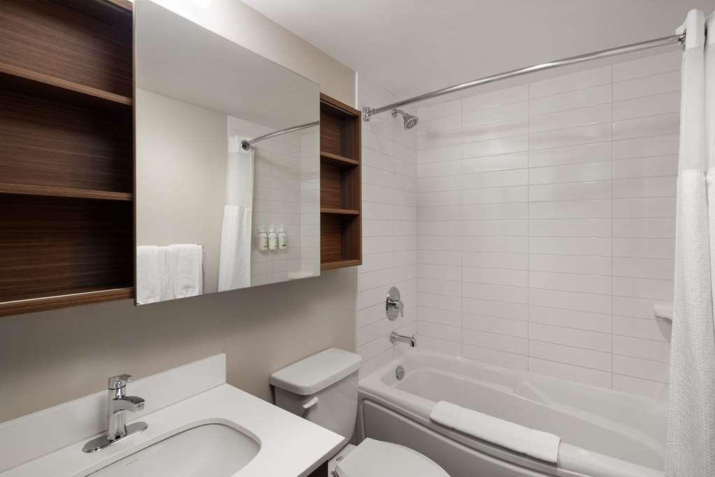 Microtel Inn & Suites By Wyndham Kirkland Lake Номер фото