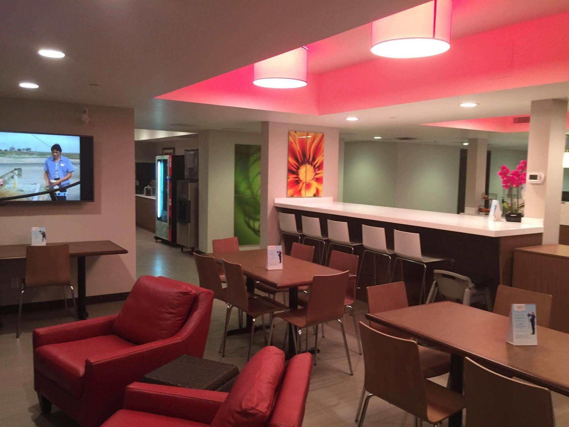 Microtel Inn & Suites By Wyndham Kirkland Lake Экстерьер фото